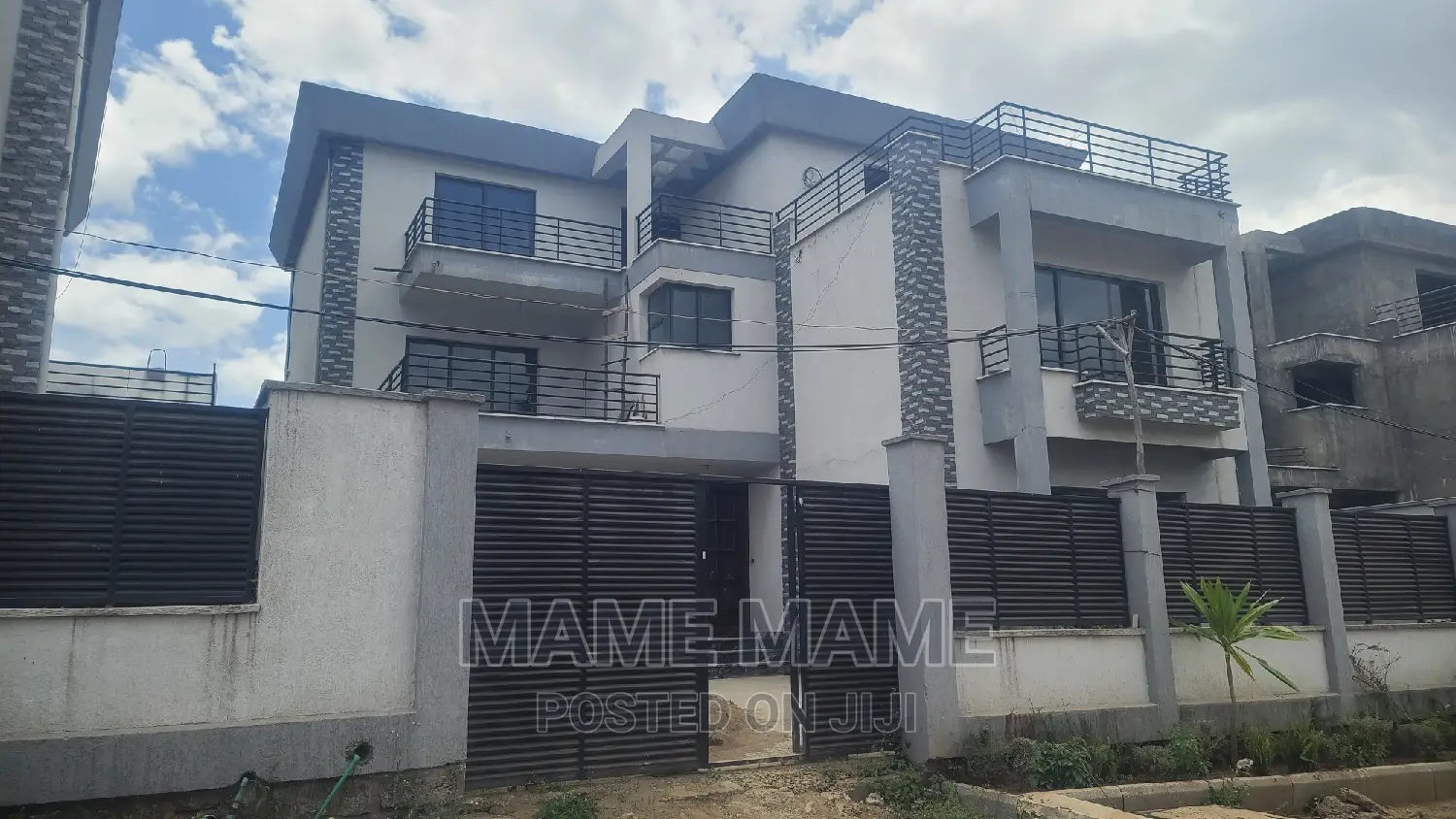 7bdrm House in Addis Abeba, Bole for sale