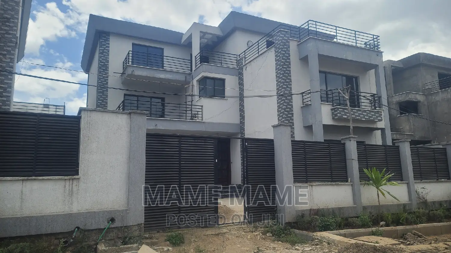 7bdrm House in Addis Abeba, Bole for sale