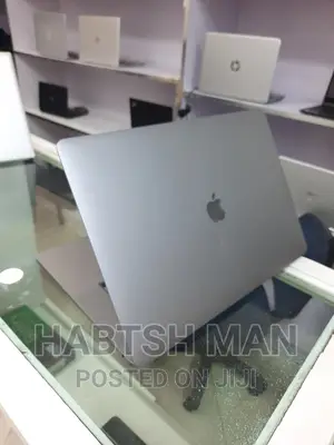 Photo - New Laptop Apple MacBook Pro 2019 16GB Intel Core I7 SSD 512GB