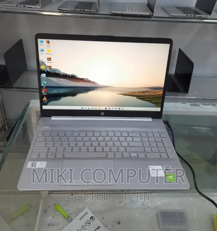New Laptop HP Stream Notebook 8GB Intel Core I7 SSD 1T
