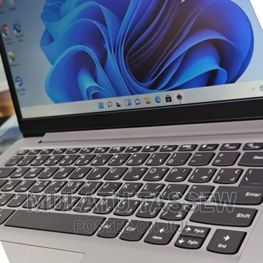 New Laptop Lenovo IdeaPad Z560 8GB Intel Core I3 SSD 512GB