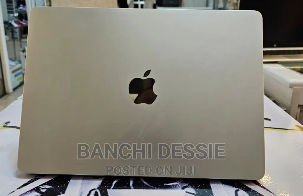 New Laptop Apple MacBook Air 2022 M2 16GB Apple M2 SSD 256GB