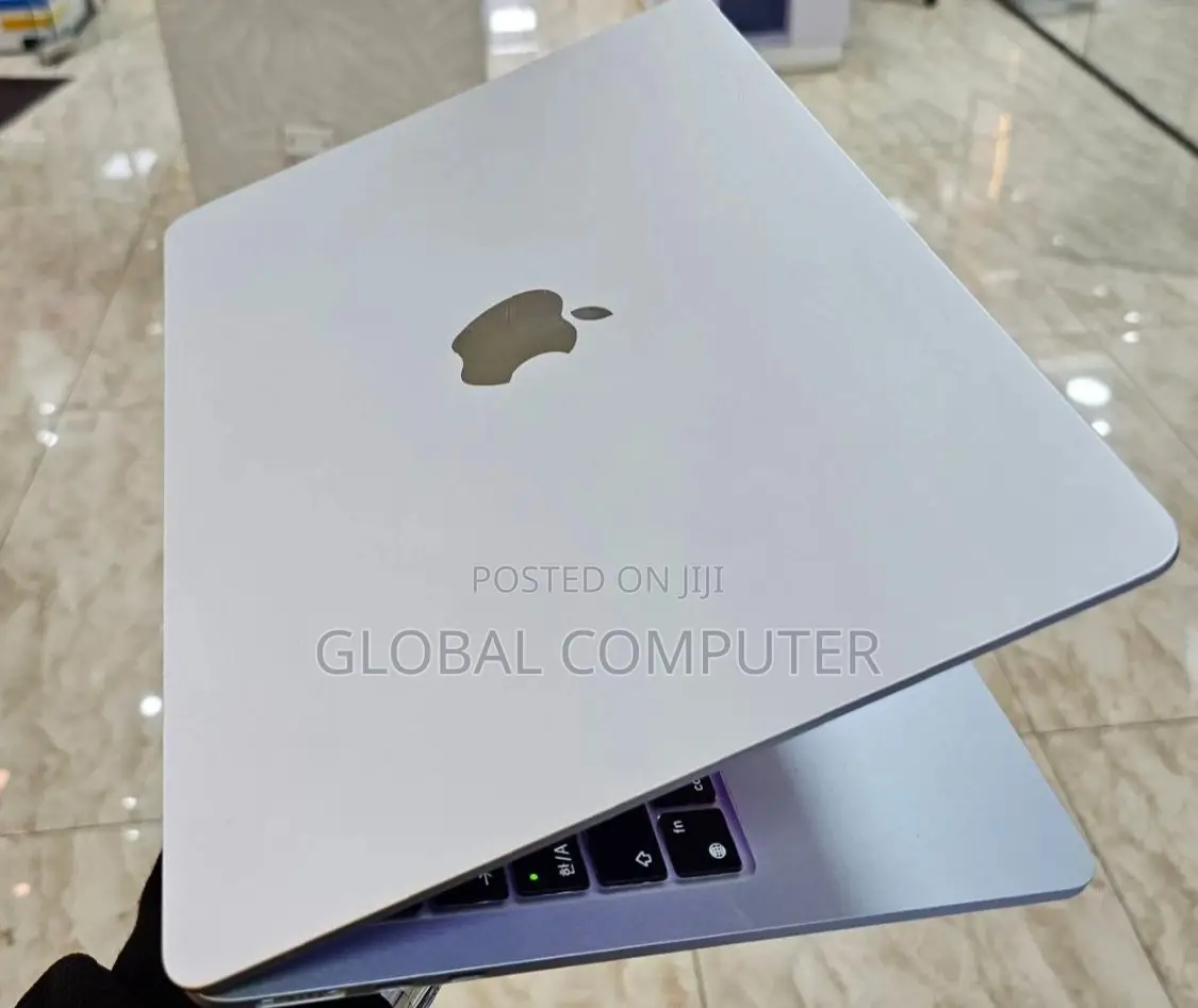 New Laptop Apple MacBook Air 2022 M2 8GB Apple M2 SSD 256GB