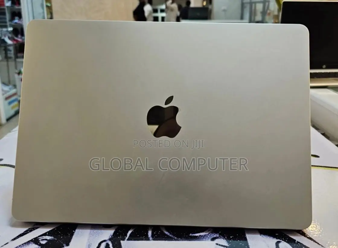 New Laptop Apple MacBook Air 2022 M2 8GB Apple M2 SSD 256GB