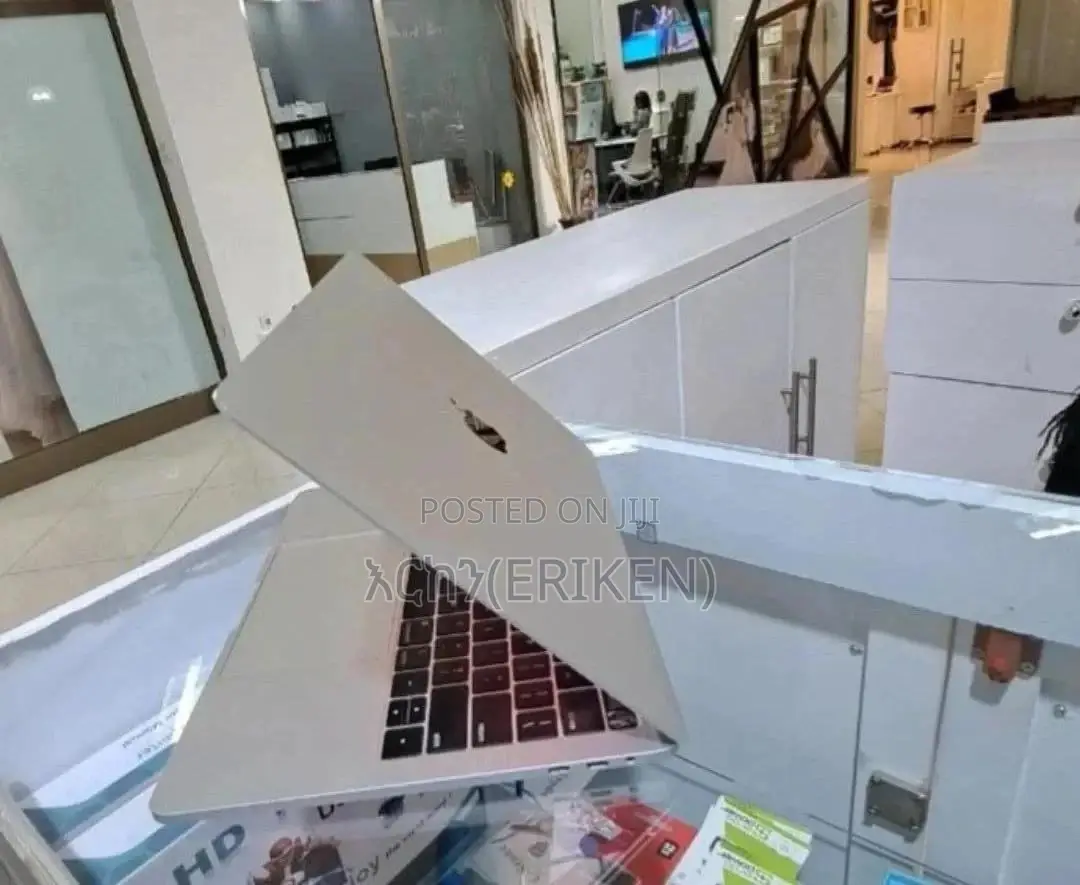 New Laptop Apple MacBook Pro 2019 8GB Intel Core i5 SSD 512GB