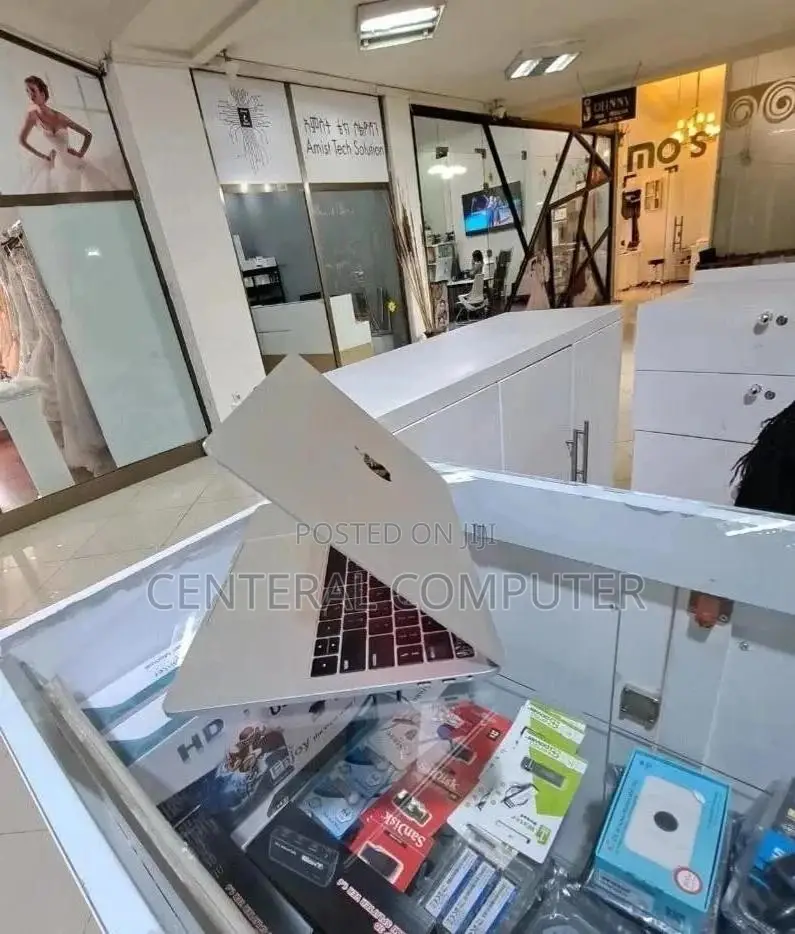 New Laptop Apple MacBook Pro 2019 8GB Intel Core i5 SSD 512GB