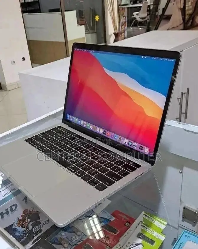 New Laptop Apple MacBook Pro 2019 8GB Intel Core i5 SSD 512GB