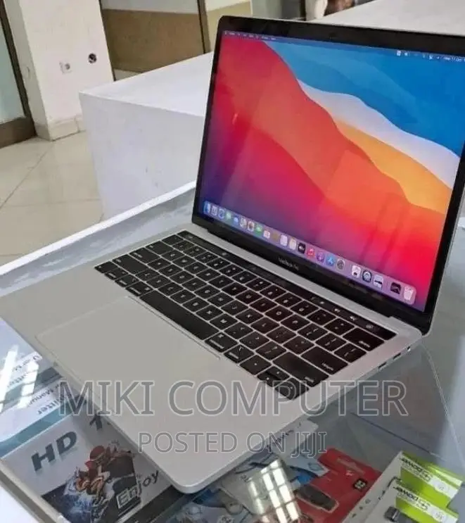 New Laptop Apple MacBook Pro 2019 8GB Intel Core i5 SSD 512GB