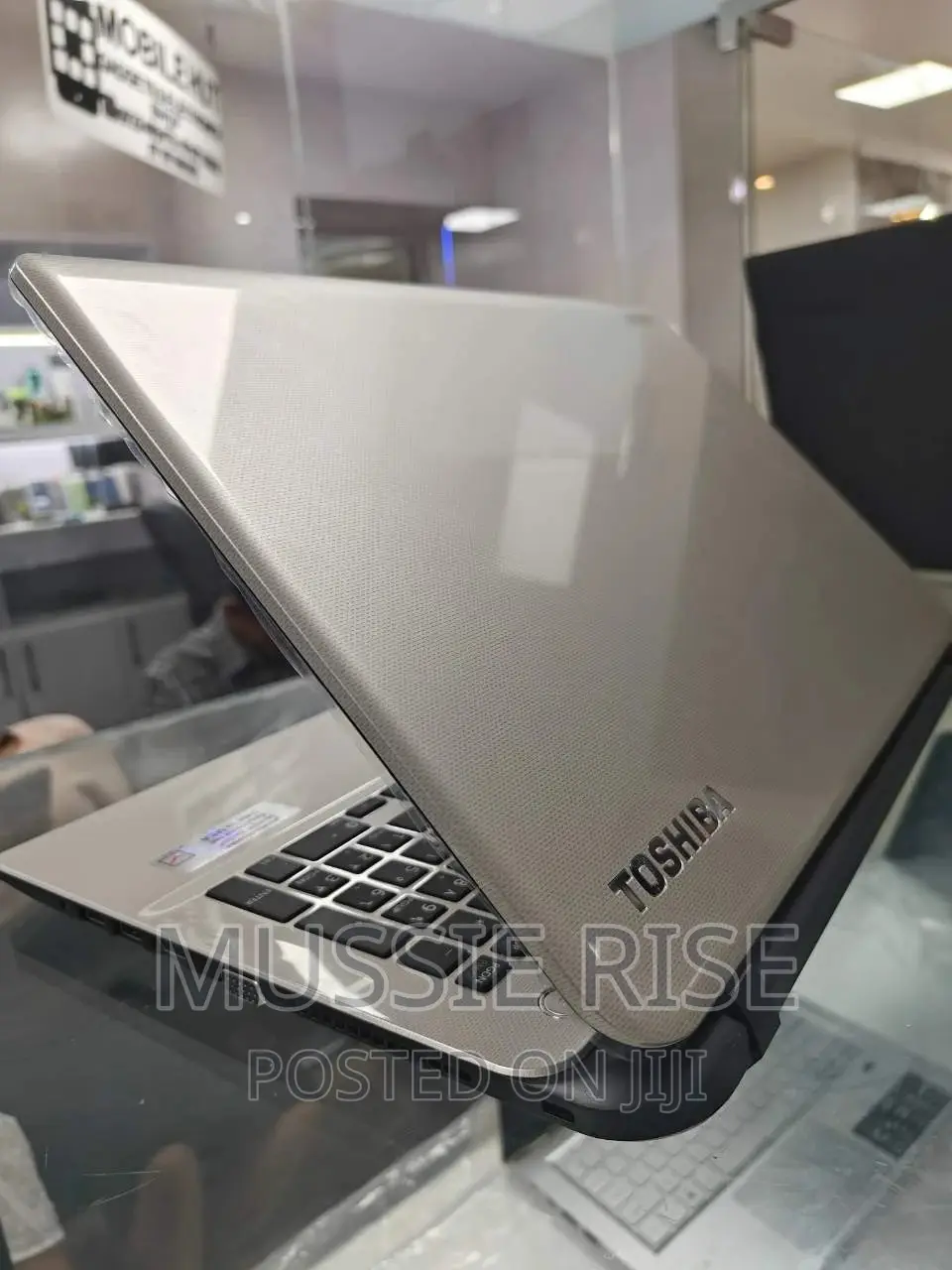 Laptop Toshiba Satellite L50 8GB Intel Core I5 HDD 1T