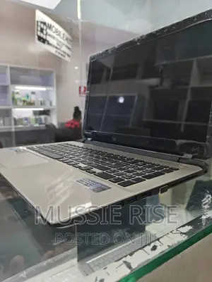 Laptop Toshiba Satellite L50 8GB Intel Core I5 HDD 1T