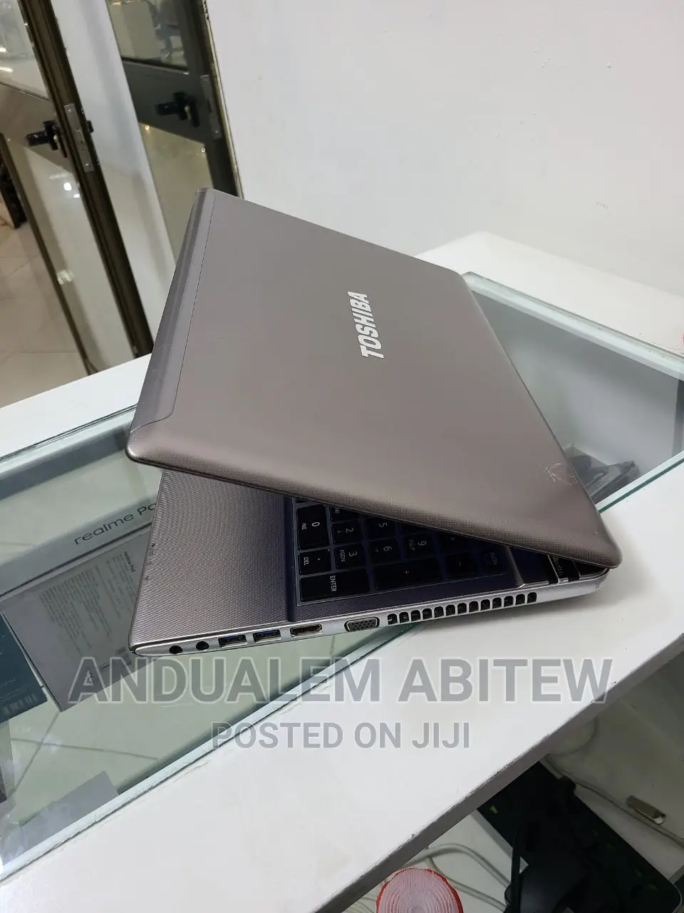 New Toshiba Satellite P850 4GB Intel Core I5 SSHD (Hybrid) 320GB