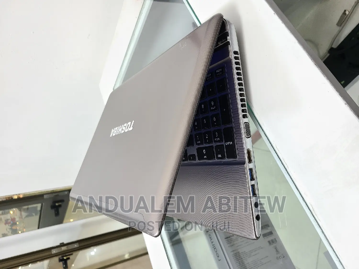 New Toshiba Satellite P850 4GB Intel Core I5 SSHD (Hybrid) 320GB
