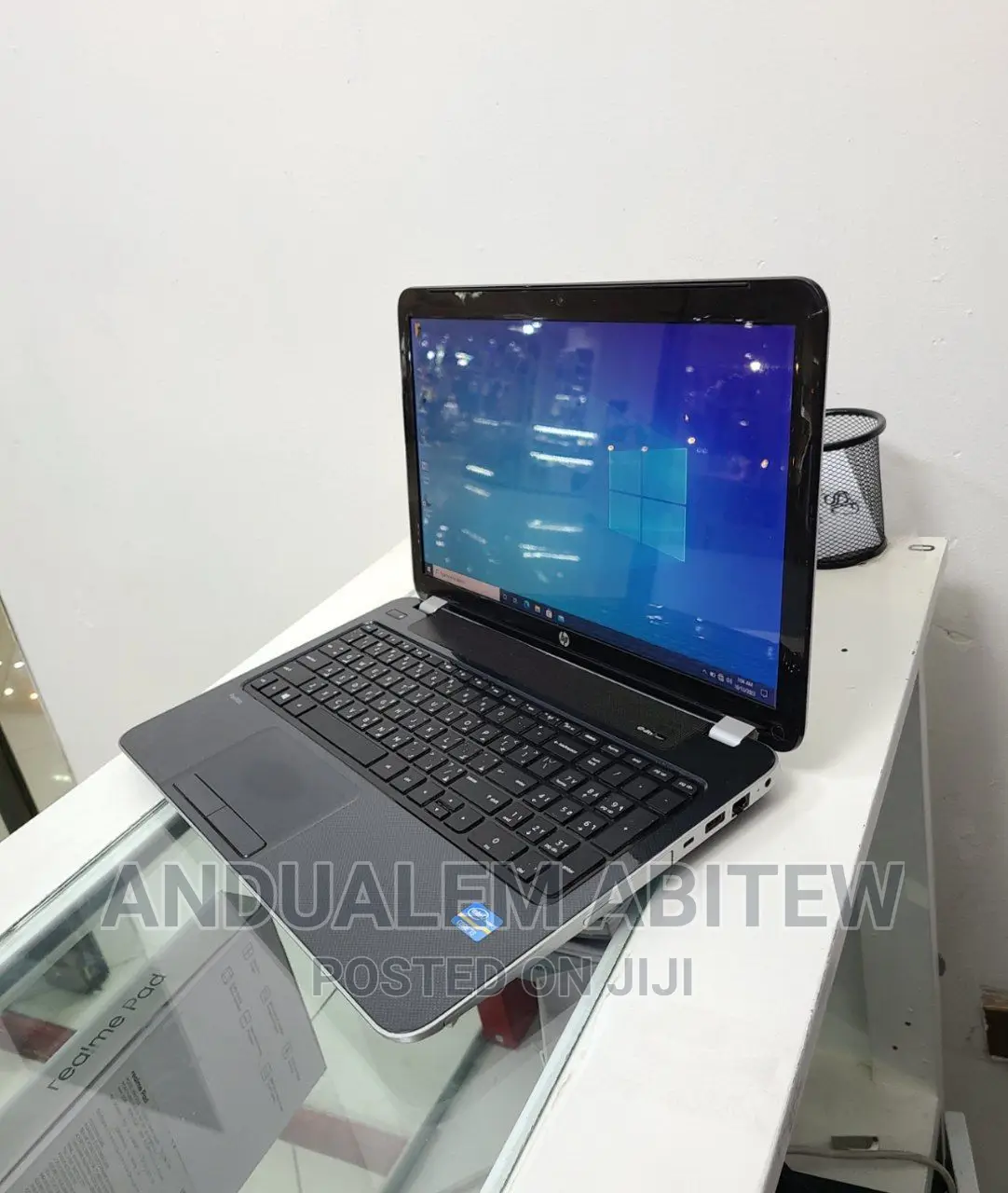 New Laptop HP Pavilion 15 4GB Intel Core I3 SSHD (Hybrid) 500GB