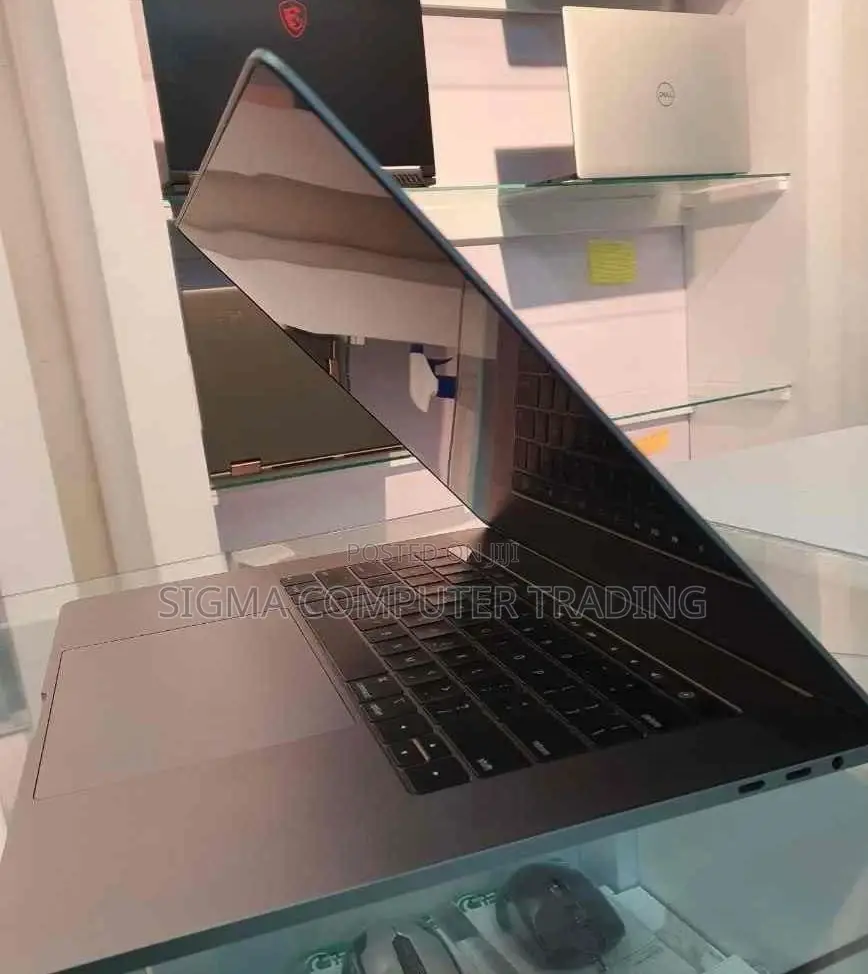 New Laptop Apple MacBook Pro 2018 16GB Intel Core I7 SSD 512GB