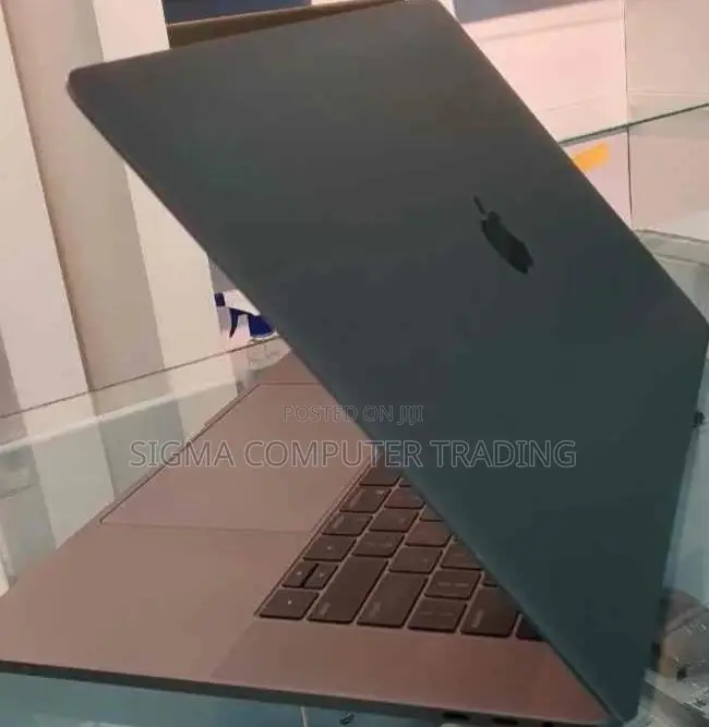 New Laptop Apple MacBook Pro 2018 16GB Intel Core I7 SSD 512GB