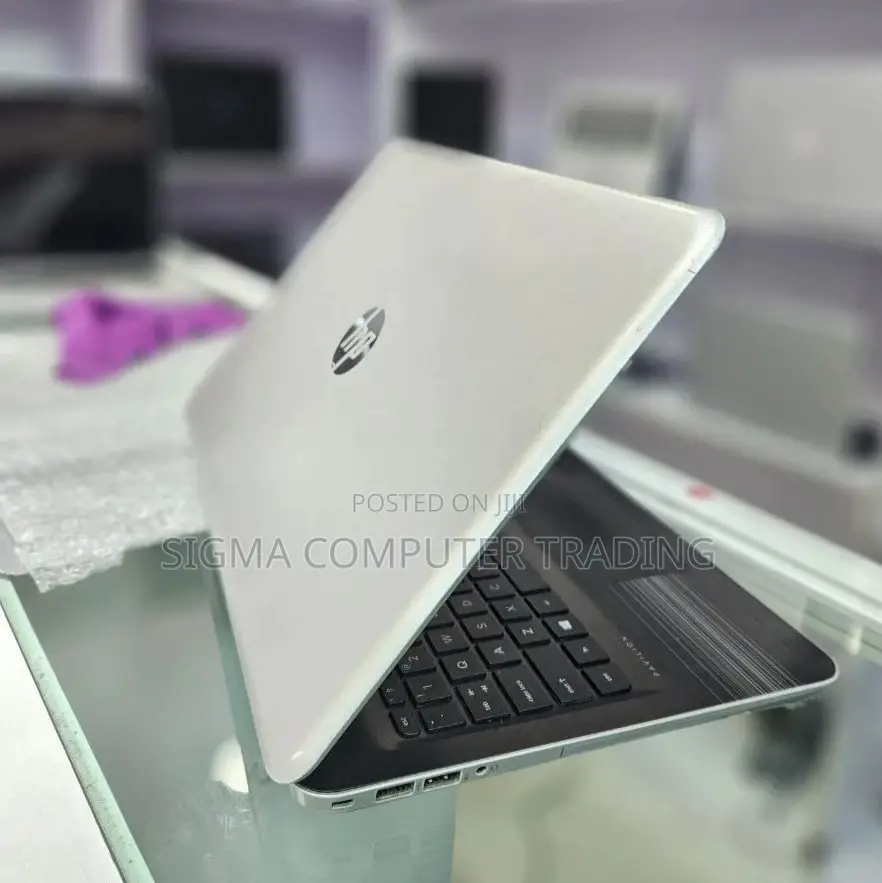 New Laptop HP Pavilion 15 8GB Intel Core I5 HDD 1T