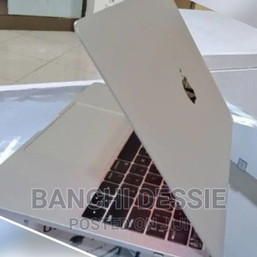 New Laptop Apple MacBook Pro 2019 8GB Intel Core i5 SSD 512GB