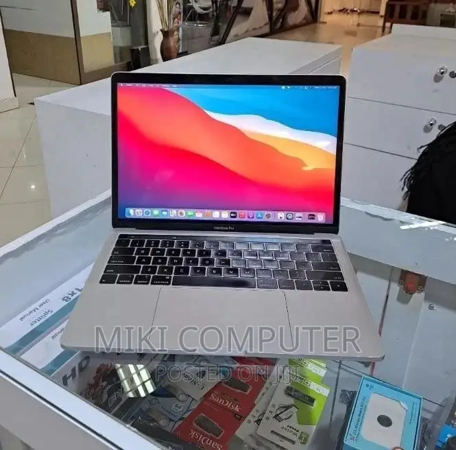 New Laptop Apple MacBook Pro 2019 8GB Intel Core i5 SSD 512GB