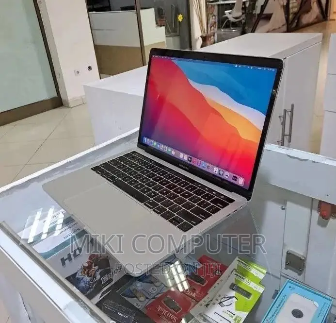 New Laptop Apple MacBook Pro 2019 8GB Intel Core i5 SSD 512GB