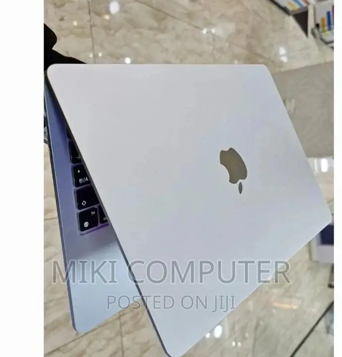 New Laptop Apple MacBook Air 2022 M2 8GB Intel SSD 256GB