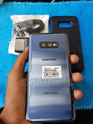 Photo - New Samsung Galaxy S10e 128 GB Blue