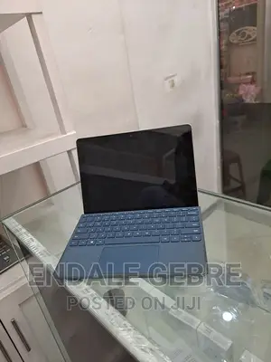 New Laptop Microsoft Surface 4GB Intel Core I3 SSD 60GB