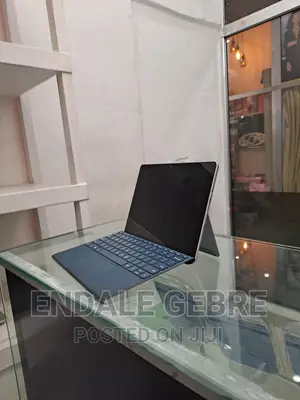 New Laptop Microsoft Surface 4GB Intel Core I3 SSD 60GB