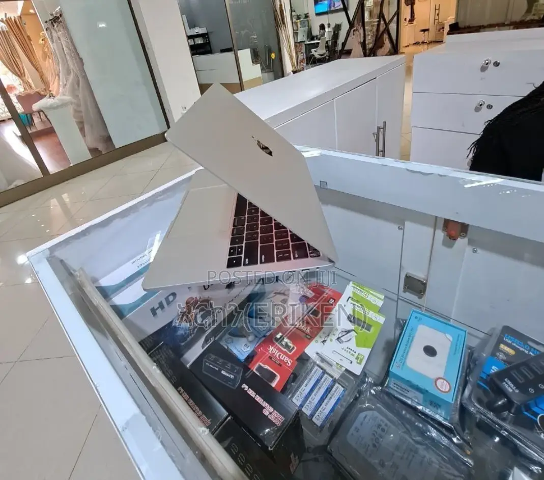 New Laptop Apple MacBook Pro 2019 8GB Intel Core I5 SSD 512GB