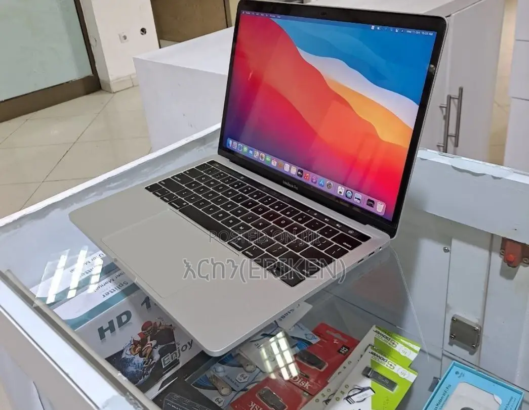 New Laptop Apple MacBook Pro 2019 8GB Intel Core I5 SSD 512GB