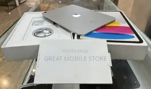 Photo - New Apple iPad (2022) 64 GB White