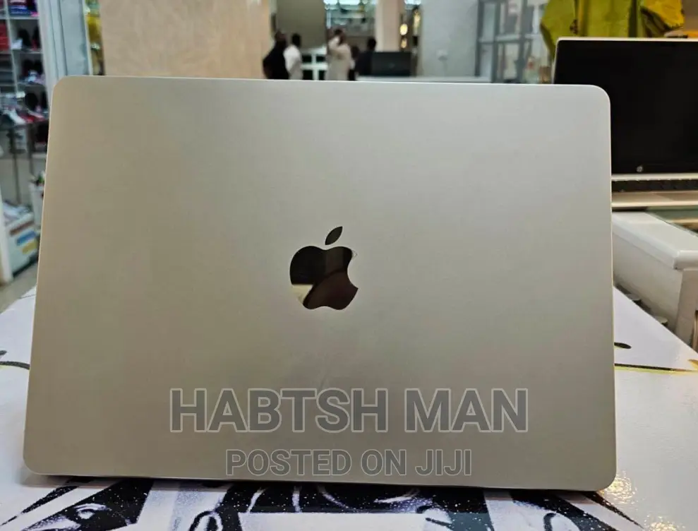 New Laptop Apple MacBook Air 2022 M2 8GB Apple M2 SSD 256GB