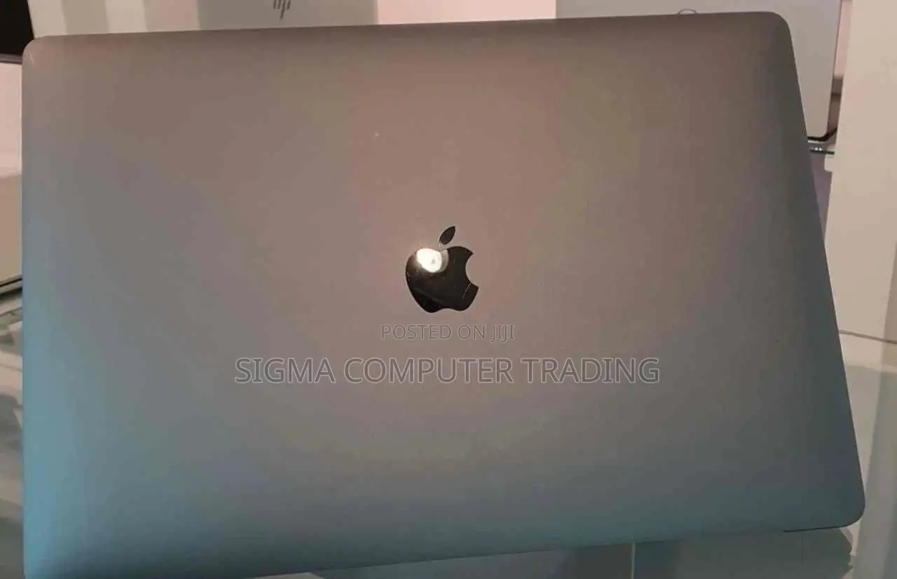 New Laptop Apple MacBook Pro 2018 16GB Intel Core I7 SSD 512GB