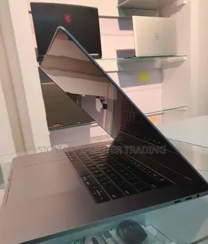 New Laptop Apple MacBook Pro 2018 16GB Intel Core I7 SSD 512GB