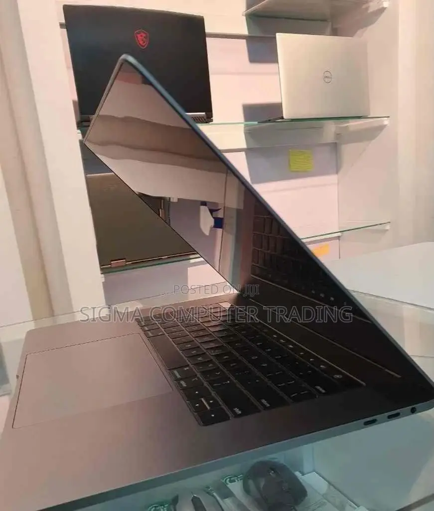 New Laptop Apple MacBook Pro 2018 16GB Intel Core I7 SSD 512GB