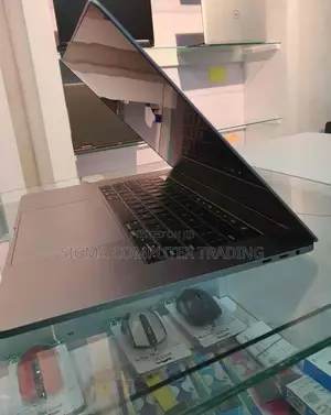 New Laptop Apple MacBook Pro 2018 16GB Intel Core I7 SSD 512GB