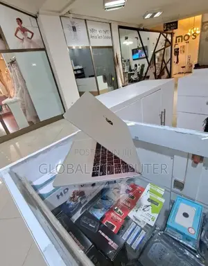 New Laptop Apple MacBook Pro 2019 6GB Intel Core I5 SSD 512GB