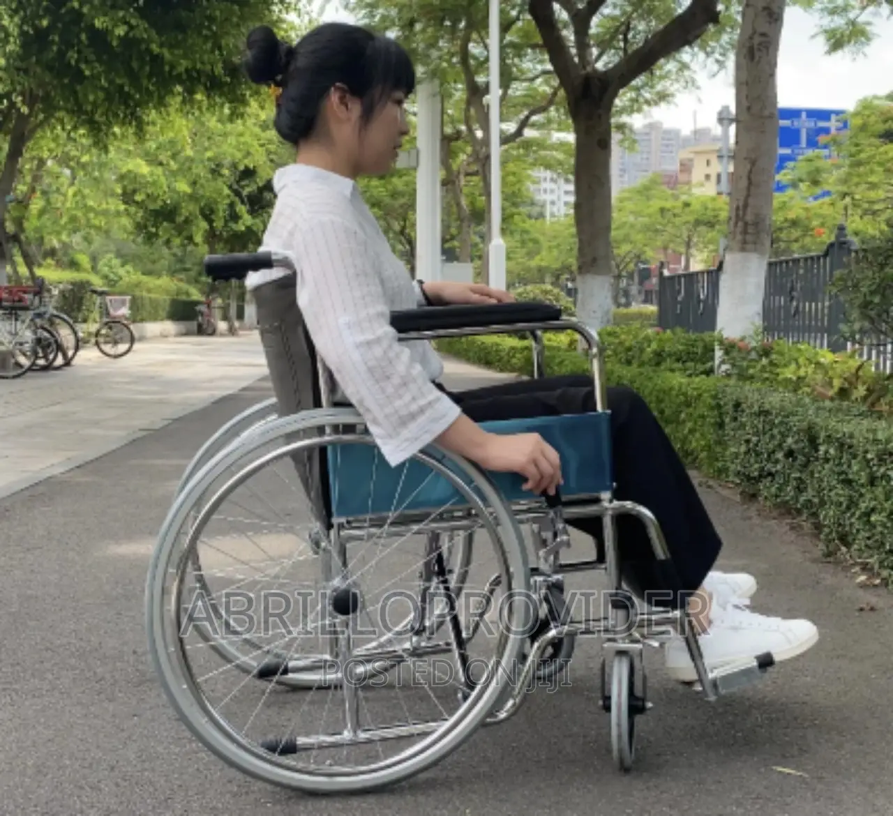 Medical Light Weight Wheelhair/Manual Steel Wheelchair