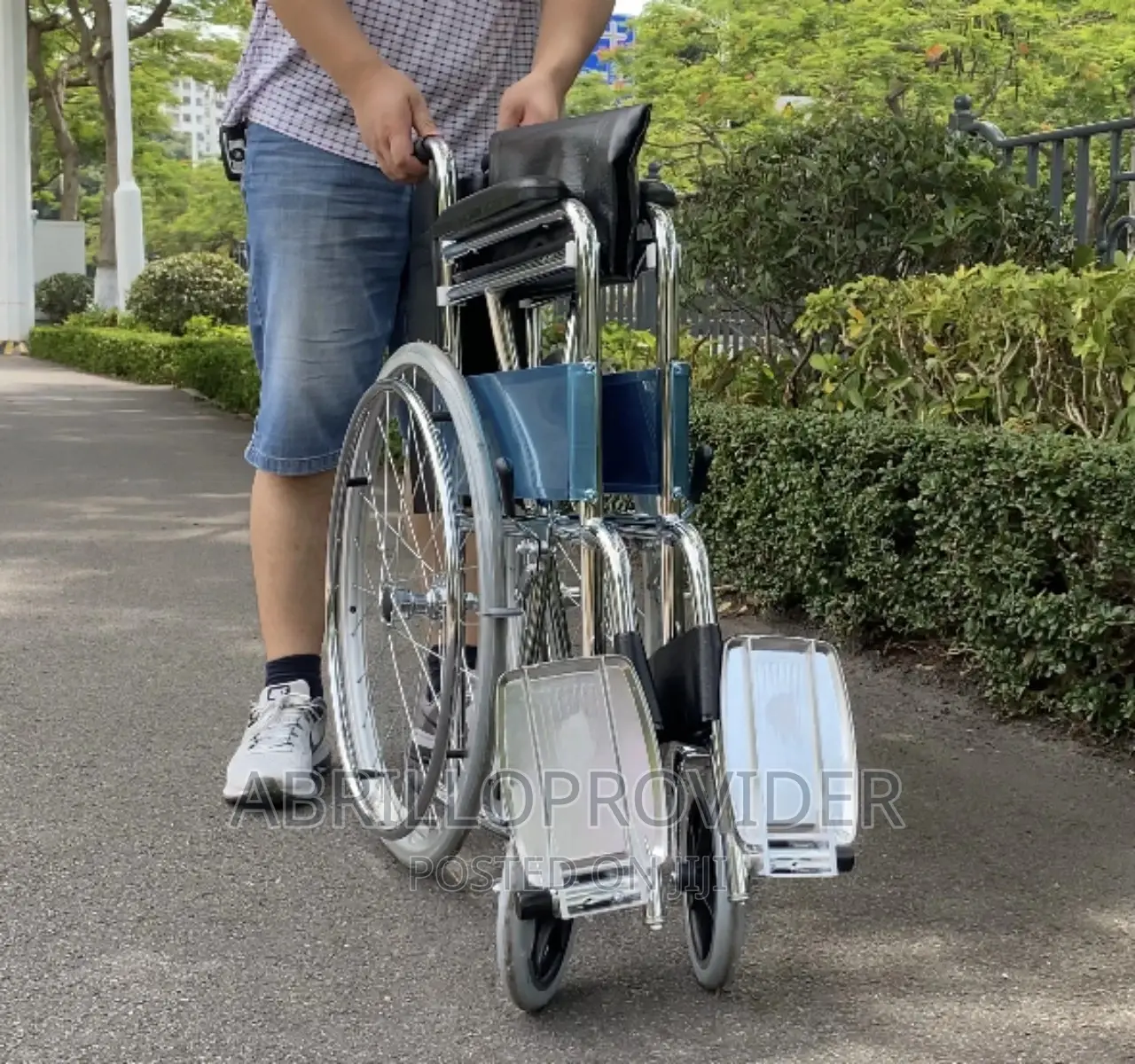 Medical Light Weight Wheelhair/Manual Steel Wheelchair