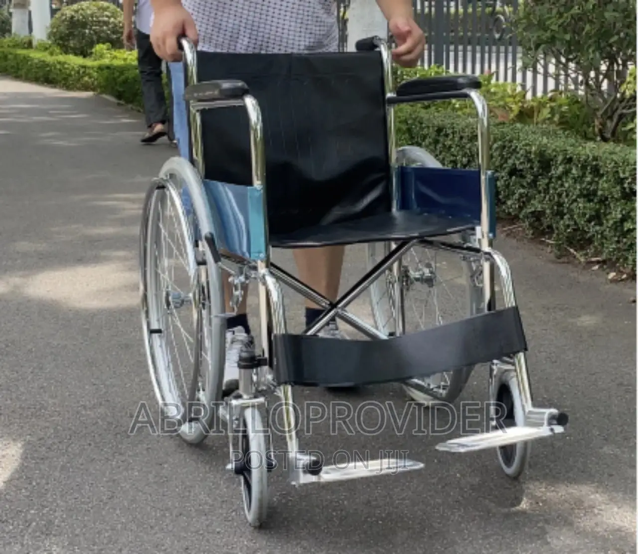 Medical Light Weight Wheelhair/Manual Steel Wheelchair