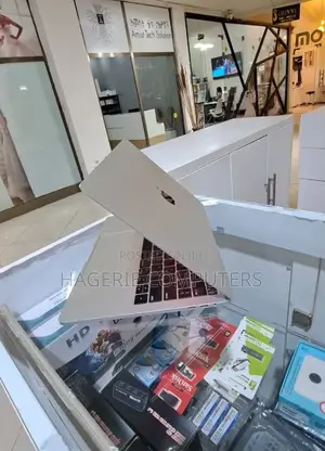 New Laptop Apple MacBook Pro 2019 8GB Intel Core I5 SSD 512GB