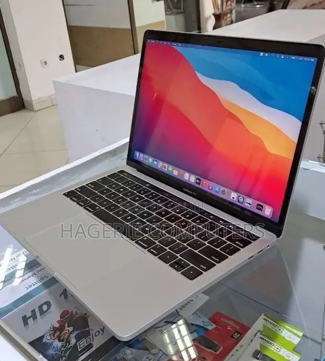 New Laptop Apple MacBook Pro 2019 8GB Intel Core I5 SSD 512GB