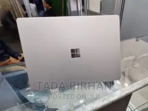 New Laptop Microsoft Surface 8GB Intel Core I5 SSD 256GB