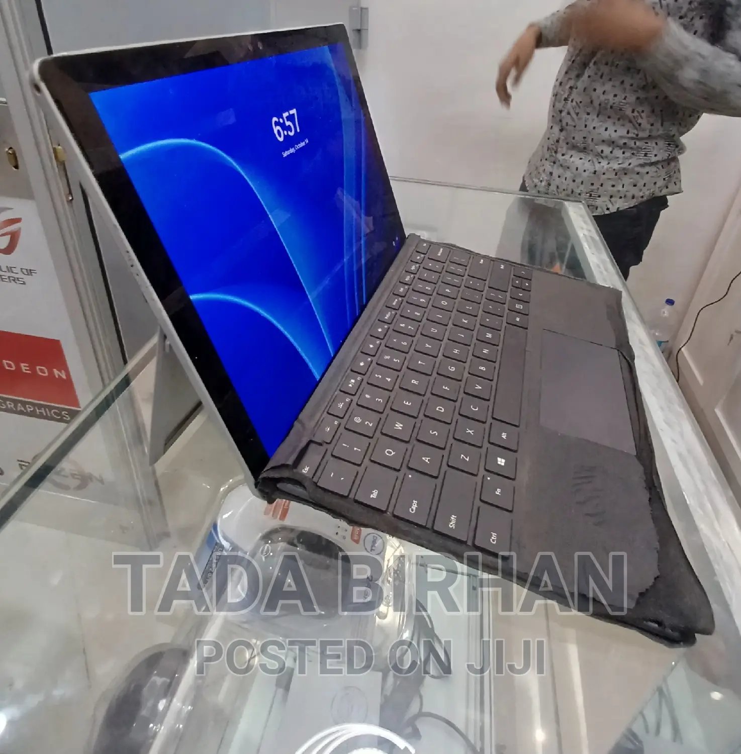 New Laptop Microsoft Surface 8GB Intel Core I5 SSD 256GB