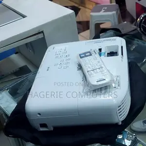 Epson Projector With Bag and Remote Control