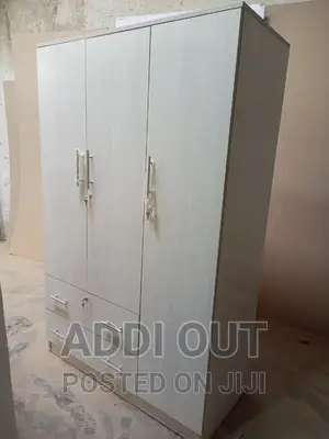 Photo - ላምኔት ቁምሳጥን