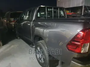 New Toyota Hilux 2022 Gray