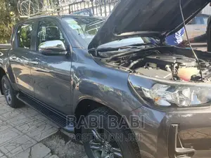 New Toyota Hilux 2022 Gray