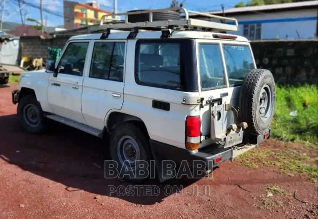 Toyota Land Cruiser 2014 White