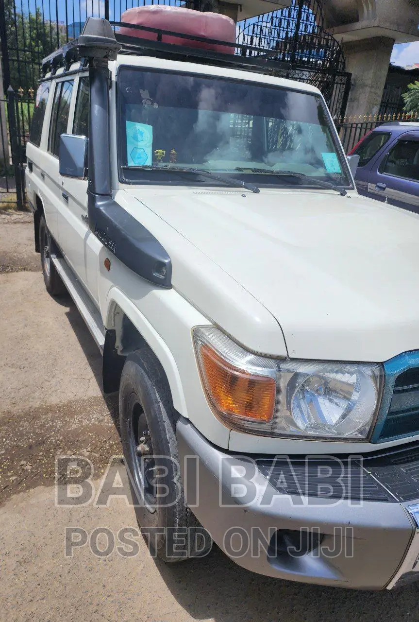 Toyota Land Cruiser 2014 White