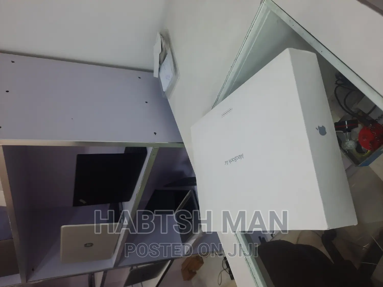 New Laptop Apple MacBook Air 2022 M2 8GB Apple M2 SSD 256GB